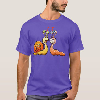 Camiseta Um carregando de caracol sua casca e uma lesma ves