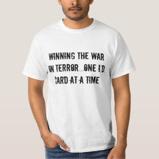 CAMISETA UM CARTÃO DA IDENTIFICAÇÃO DE CADA VEZ