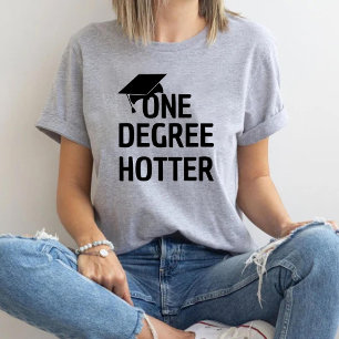 Camiseta Um chapéu de graduação universitário mais engraçad