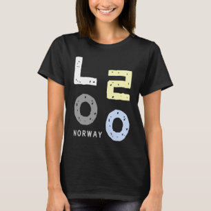 Camiseta Um com a palavra Noruega escrita em consoantes co
