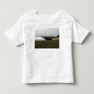 Camiseta Um coxim de ar da barca de descarregamento vem em
