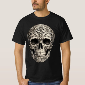Camiseta Um crânio adornado com prata e desenhos florais