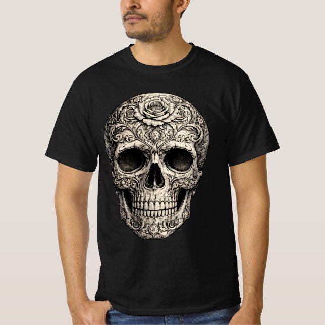 Camiseta Um crânio adornado com prata e desenhos florais (Frente)