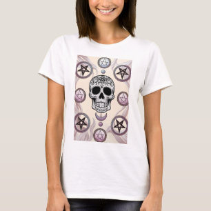 Camiseta Um crânio rodeado por símbolos ocultos