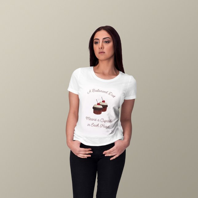Camiseta Um Cupcake de Chocolate Duplo Delicioso com Dieta  (Criador carregado)