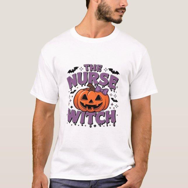 Camiseta Um design divertido com uma bruxa de abóbora com u (Frente)