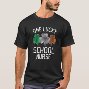 Camiseta Um Dia de São Patrício de Enfermeira da Escola d