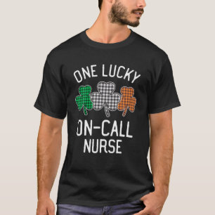 Camiseta Um Dia de São Patrício De Enfermeira Em Chamada De