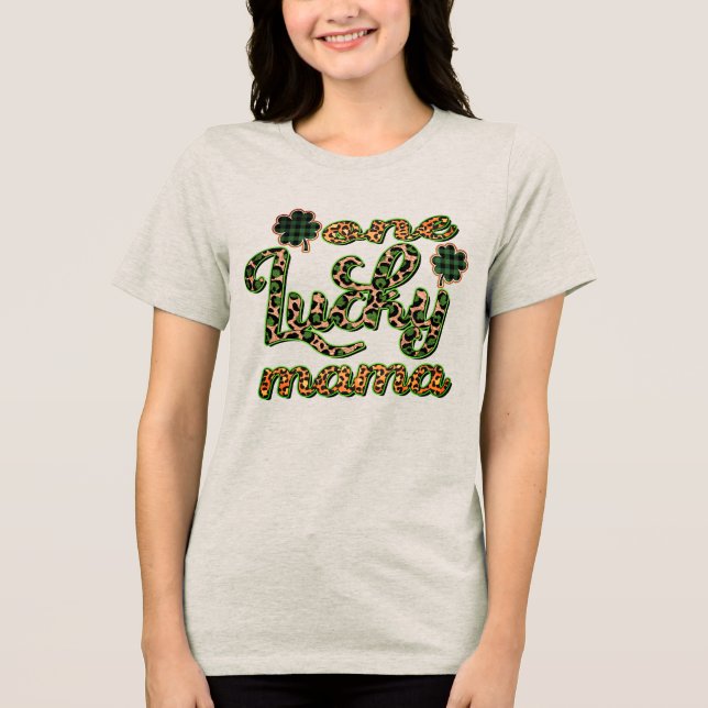 Camiseta Um Dia de São Patrício de Impressão de Mamãe Leopa (Frente)