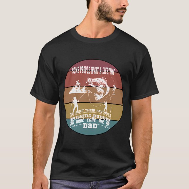 Camiseta Um Dia Sem Pesca com Mosca É Como Só Brincando Eu  (Frente)
