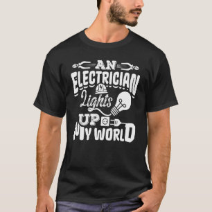 Camiseta Um eletricista acende meu motor elétrico mundial