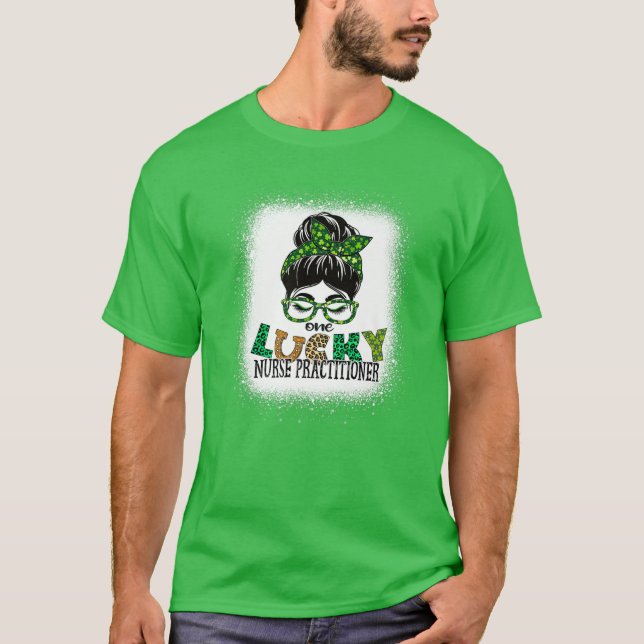 Camiseta Um Enfermeiro Sortudo Sangrou St Patricks (Frente)