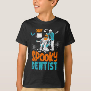 Camiseta Um Esqueleto de Dia das Bruxas Assustador de Denti