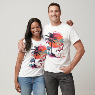 Camiseta Um flamingo vibrante fica gracioso num sol.