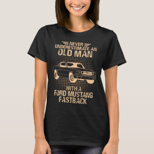 Camiseta Um Ford Mustang velho 1966 Fastback
