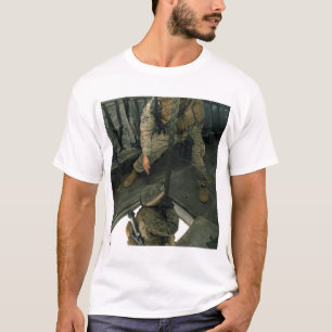 Camiseta Um fuzileiro naval envia um fuzileiro naval