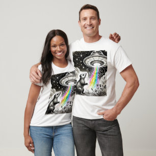 Camiseta Um gambá e um OVNI