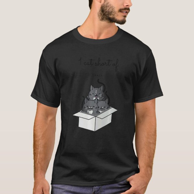 Camiseta Um Gato Aquém de Louco (Frente)