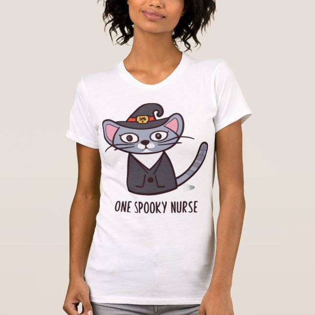 Camiseta Um Gato de Enfermeira Spooky - Festividades Felina (Frente)