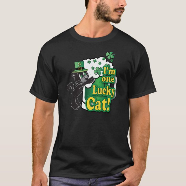 Camiseta Um Gato Irlandês de Bebendo de Cerveja 🍀 (Frente)
