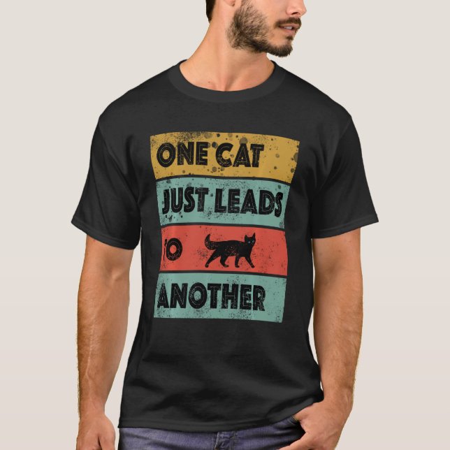 Camiseta Um Gato Leva Um Outro (Frente)