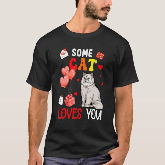 Camiseta Um Gato Que Te Ama Um Animal Dia de os namorados (Frente)