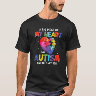 Camiseta Um grande pedaço do meu coração tem autismo e