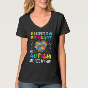 Camiseta Um grande pedaço do meu coração tem autismo e é me