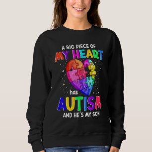 Camiseta Um grande pedaço do meu coração tem autismo e é me