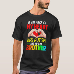 Camiseta Um grande pedaço do meu coração tem autismo e é me