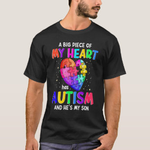 Camiseta Um grande pedaço do meu coração tem autismo e é me