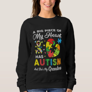 Camiseta Um Grande Pedaço Do Meu Coração Tem Autismo E Ela