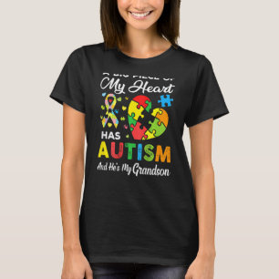 Camiseta Um grande pedaço do meu coração tem autismo e ele 