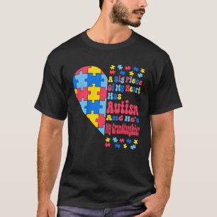 Camiseta Um Grande Pedaço Do Meu Coração Tem Autismo E Ele