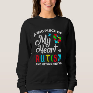 Camiseta Um Grande Pedaço Do Meu Coração Tem Autismo E Ele