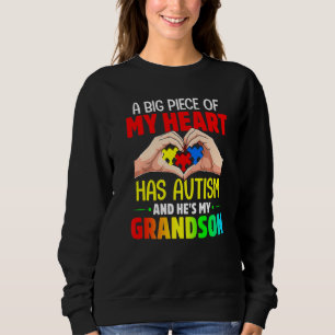 Camiseta Um grande pedaço do meu coração tem autismo e ele