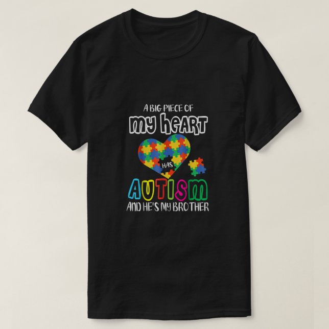 Camiseta Um grande pedaço do meu coração tem autismo e ele  (Frente do Design)