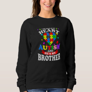 Camiseta Um grande pedaço do meu coração tem autismo e ele