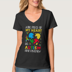 Camiseta Um grande pedaço do meu coração tem autismo Ele é