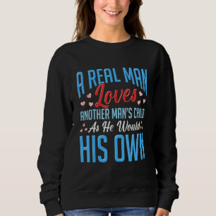 Camiseta Um Homem De Verdade Ama O Filho De Outro Homem Com