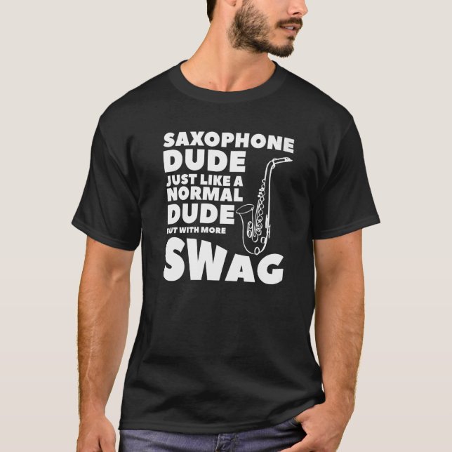 Camiseta Um Homem Saxofone Como Um Homem Normal Mas Com Mo (Frente)