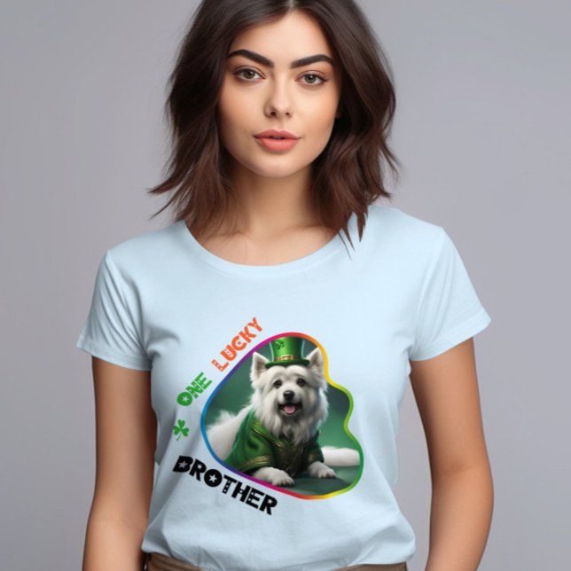 Camiseta Um Irmão Sortudo - Carnaval de Clover Creek (Criador carregado)