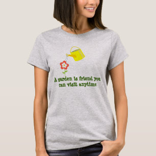 Camiseta Um jardim é um amigo... uma água fofa pode jardina