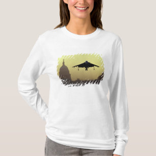Camiseta Um jato Harrier pousando no Mall ao amanhecer com