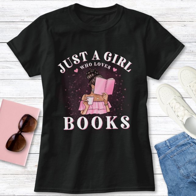 Camiseta Um Livro Bonito É Uma Menina Que Ama Livros (Criador carregado)