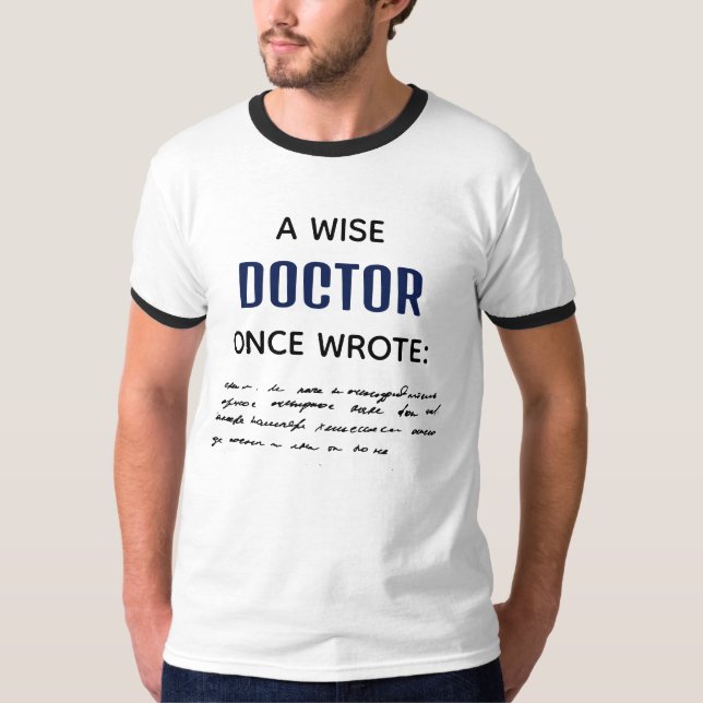 Camiseta Um Médico Sábio Escreveu Novidade Engraçada (Frente)
