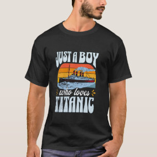 Camiseta Um Menino Que Ama O Navio De Cruzeiro RMS Titanic 