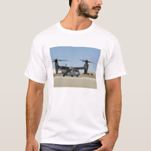 Camiseta Um Osprey CV-22 prepara-se para a decolagem