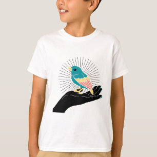 Camiseta um pássaro na mão