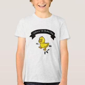 Camiseta um pato amarelo engraçado andando de forma engraça